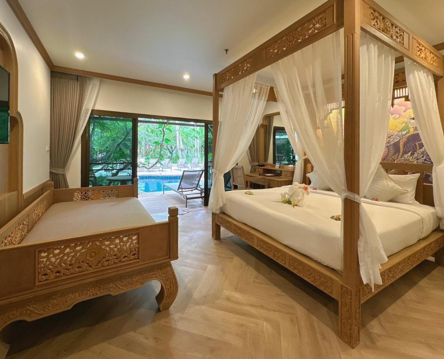 Deluxe Doppel-/Zweibettzimmer mit Zugang zum Pool